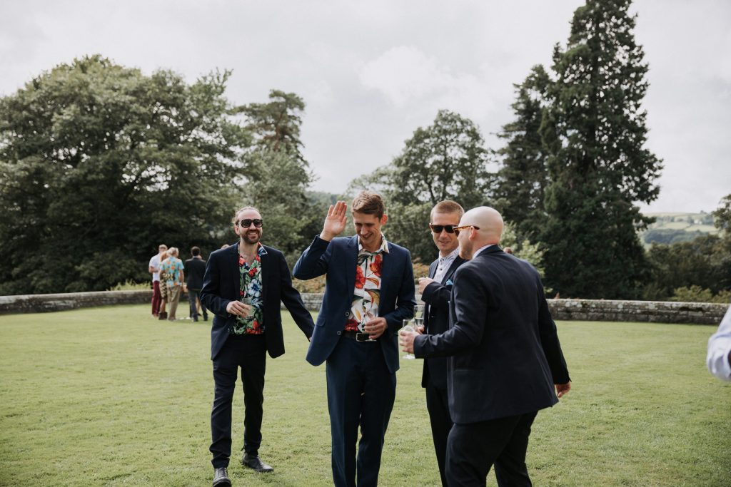 plas dinam wedding