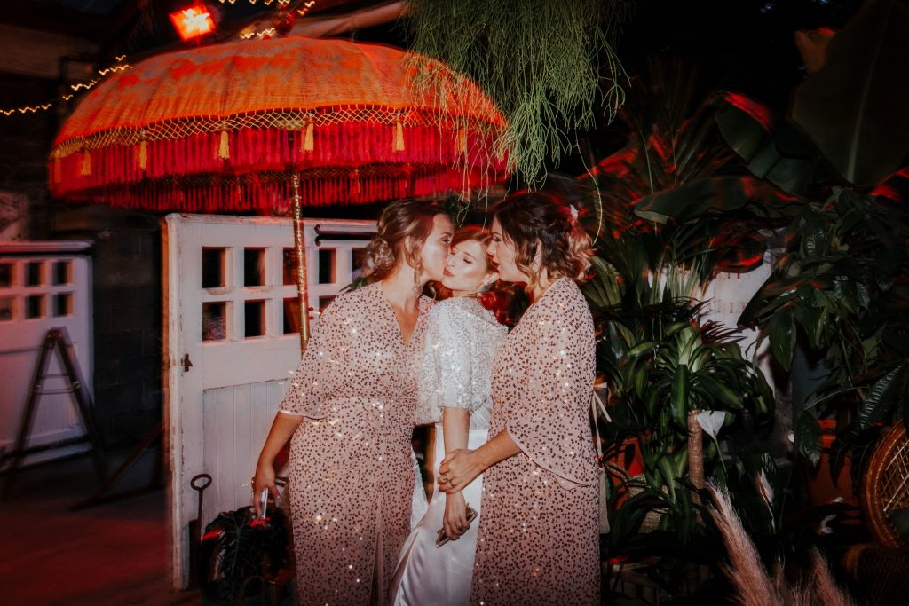 plas dinam wedding