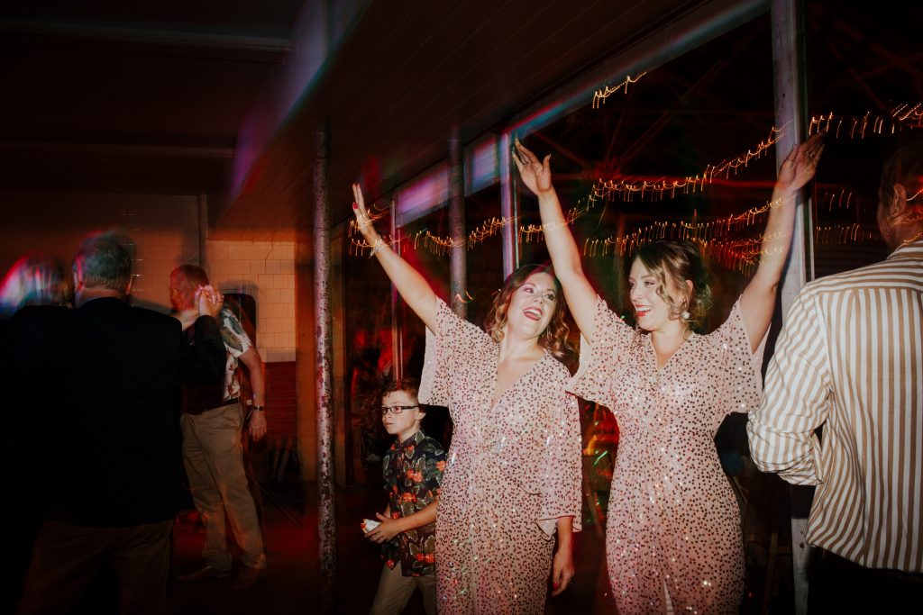 plas dinam wedding