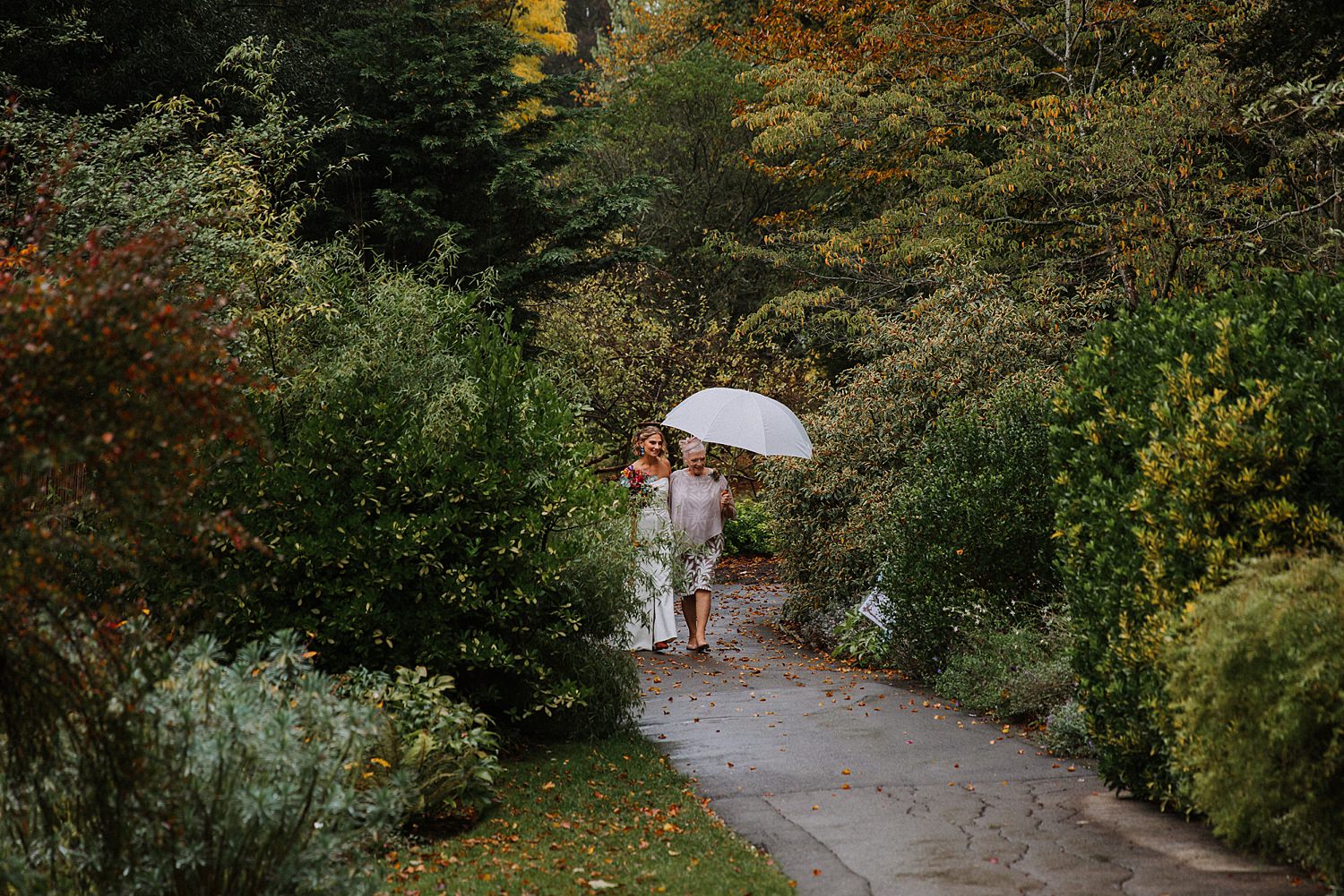 bride and her mum