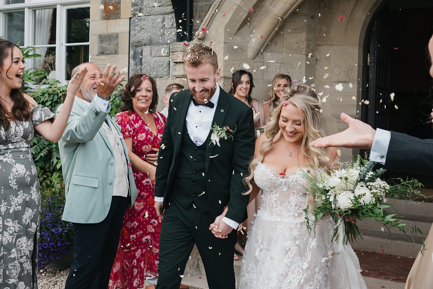 plas dinam wedding confetti