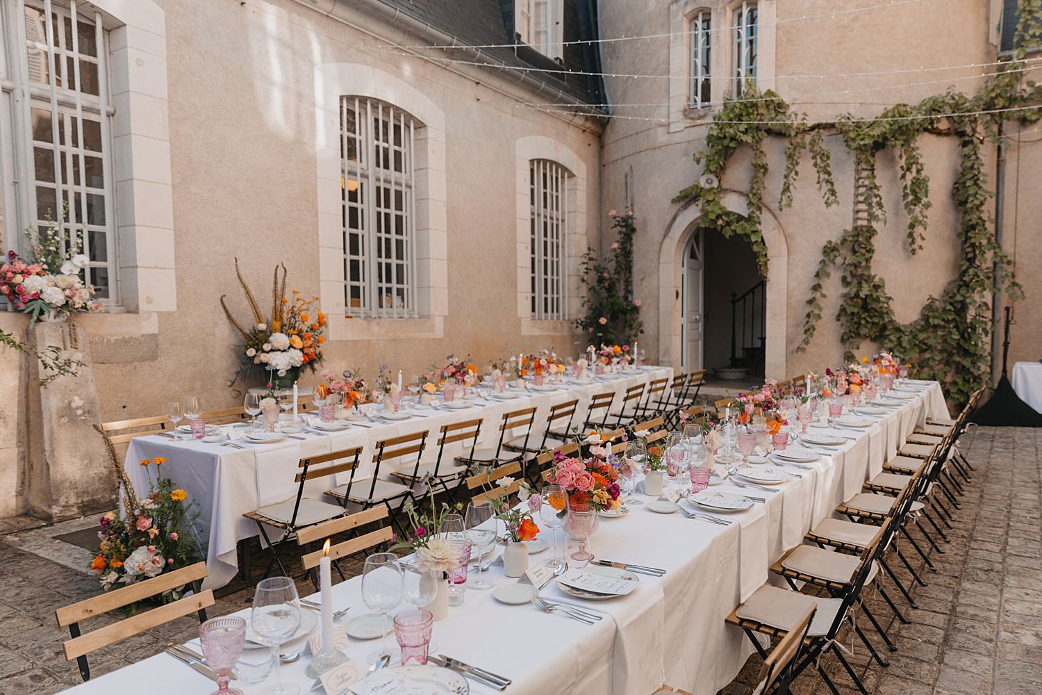 Wedding breakfast in the courtyard at Château de Thauvenay